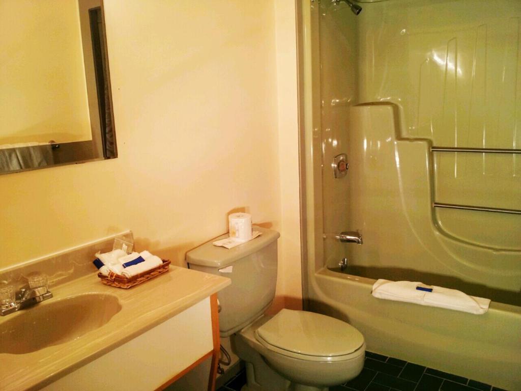Hotel Motel La Marquise Sherbrooke Room photo